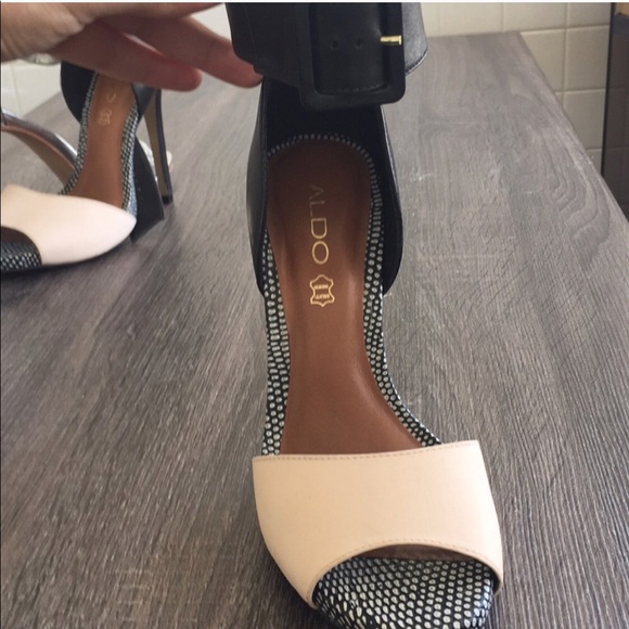 Aldo’s ankle open toe heels - Picture 2 of 2